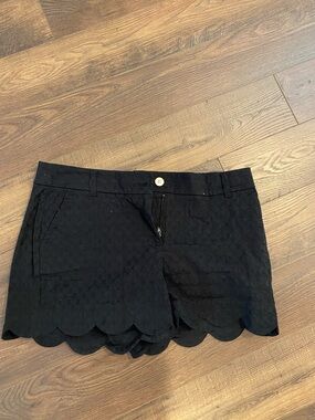 crown & ivy Black Scallop Quilted High Waist Shorts